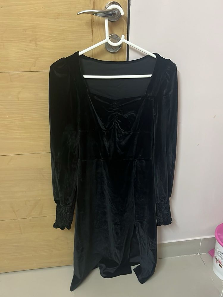 Chic Black Velvet Mini Dress With A Slit