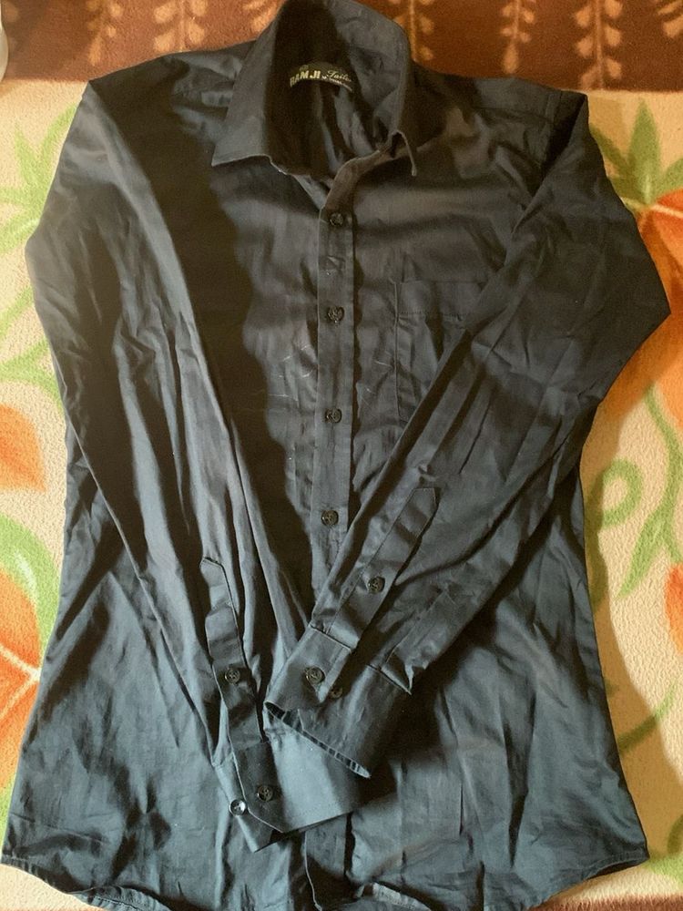 Men&#39;s Tailor custom fit Black solid shirt