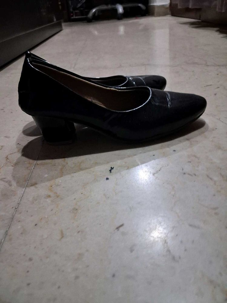 Black heel for women 2 inch height