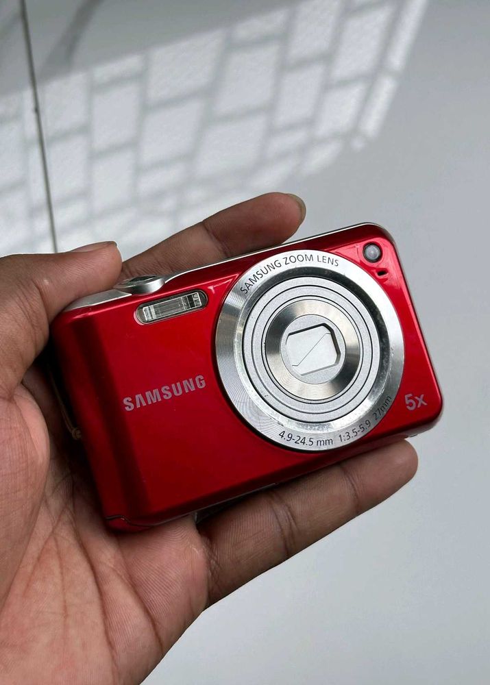 Samsung Digital Camera - Red