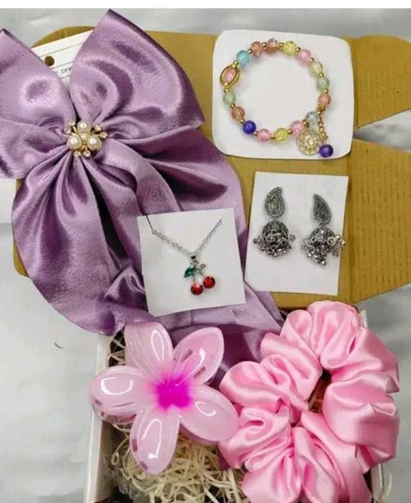 Jewelry &amp; Hair Accessory Set