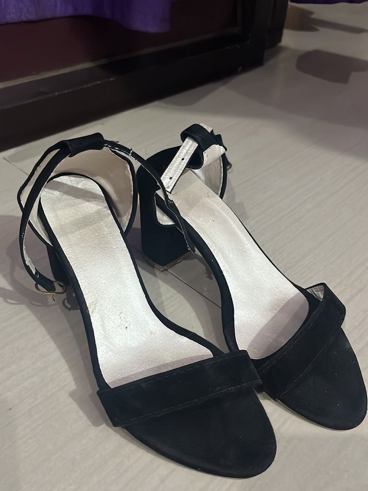 BLACK HEELS