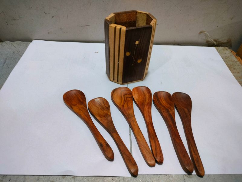 6 Wooden Spoons With Stand