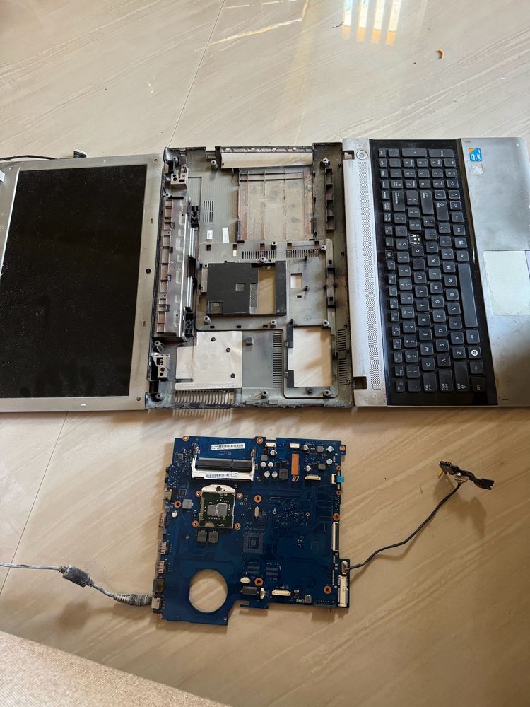 Broken Laptop Samsung