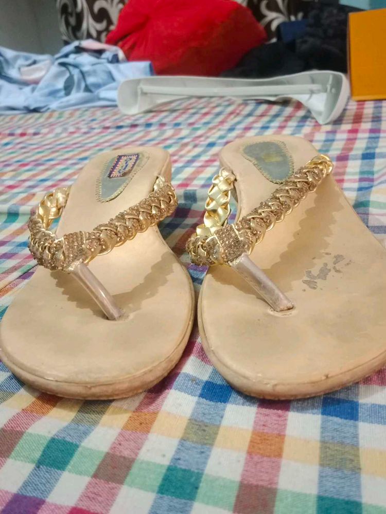 GOLD COLOUR HEELS