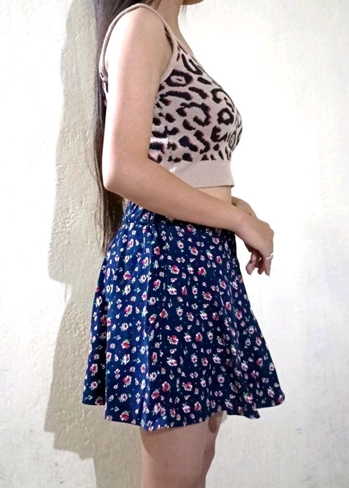 Vibrant Blooms: Blue Floral Short Skirt - FreeUp Your Style