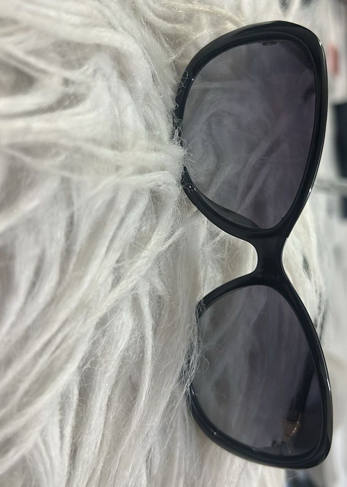 Chic Black Sunglasses