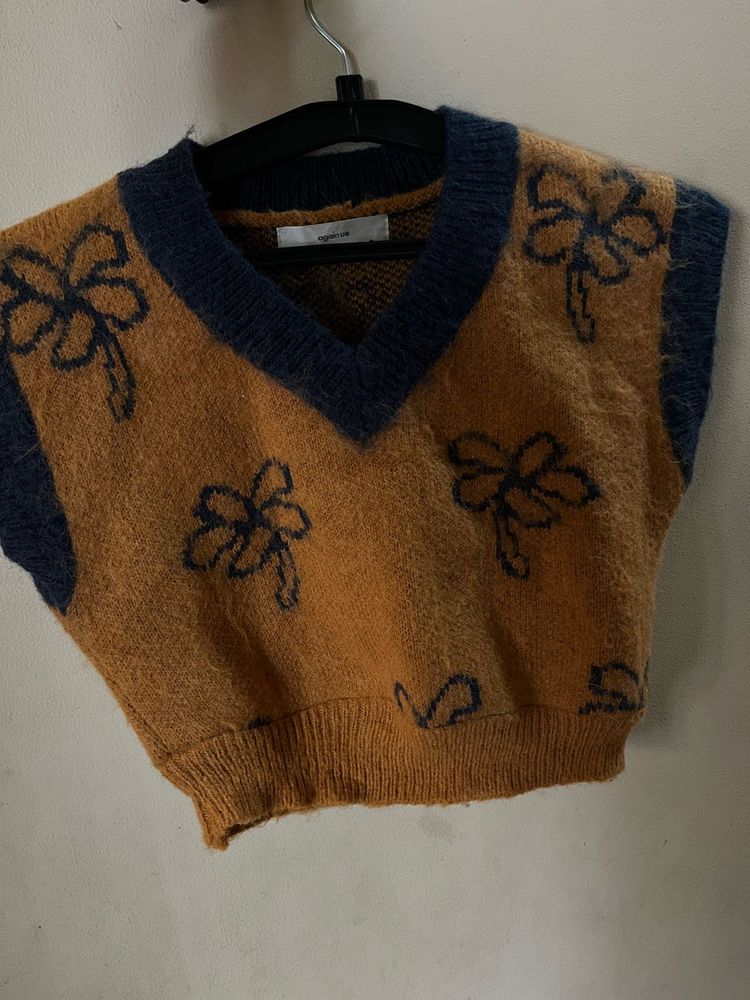 Floral Knit Cropped Sweater vest