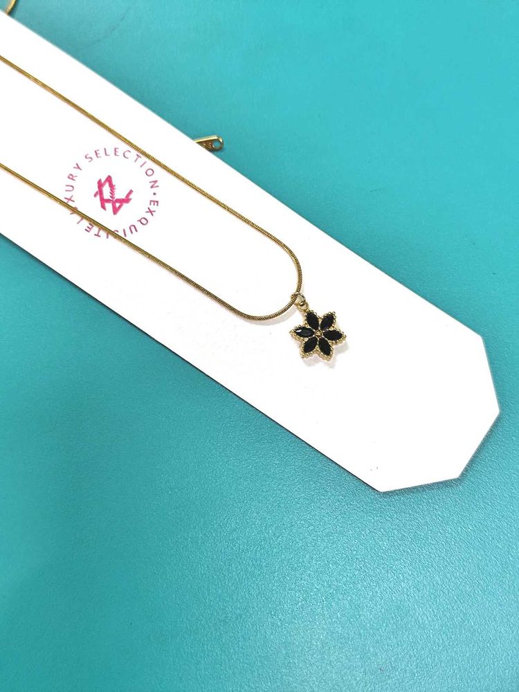 Flower Pendant Necklace