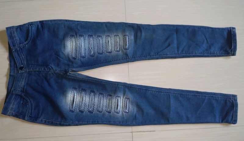 Women Skinny Mid Rise Dark Blue Jeans.  Size -L/32 Inch