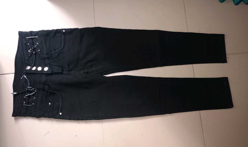 Stylish Black High-Waisted Jeans