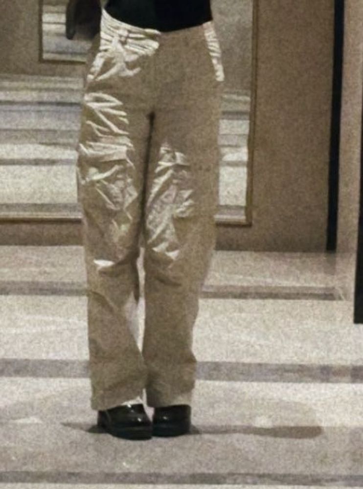 Trendy Beige Cargo Pants Outfit