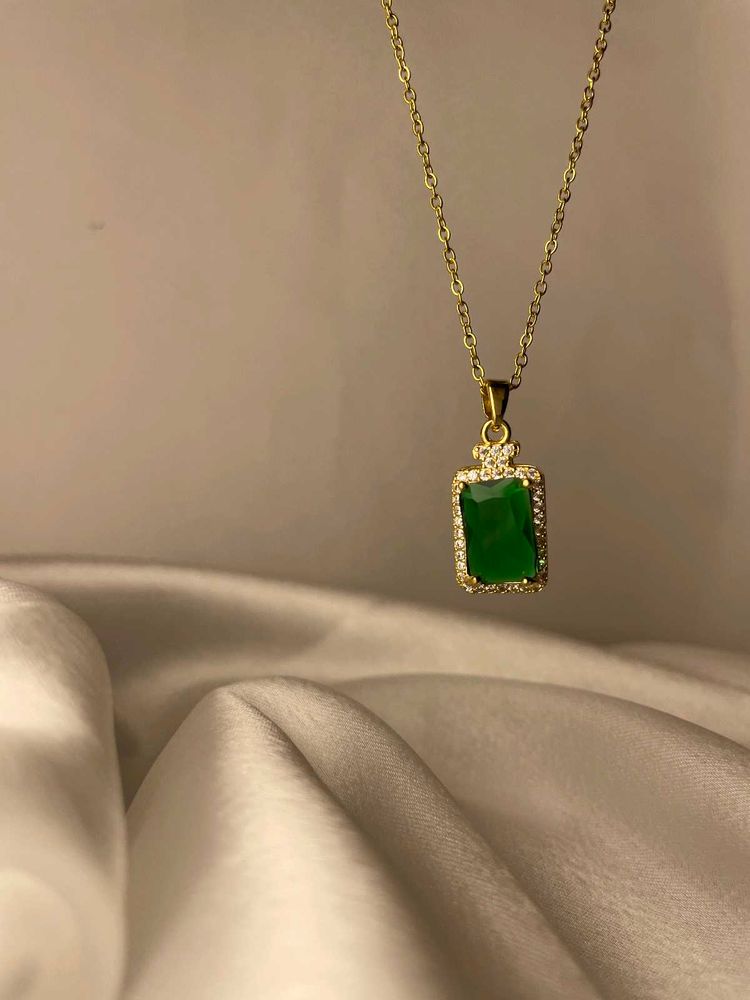 Emerald Glow Necklace