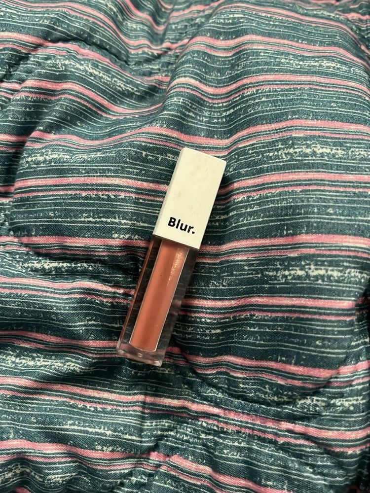 Blur. Lip gloss
