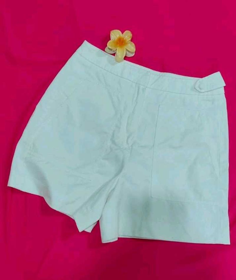 White Casual Shorts✨