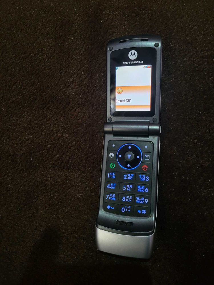 Motorola W370 Flip Phone