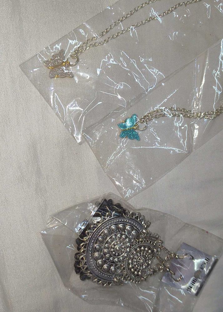 2 Butterfly Necklace And Earrings Combo🌸🎀