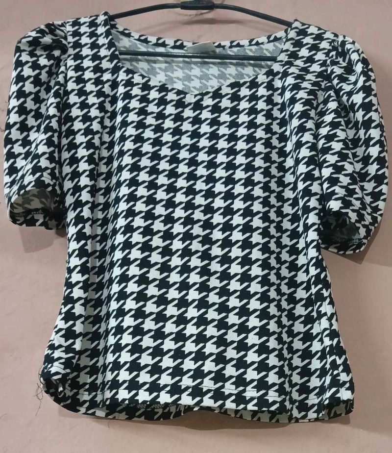 Houndstooth Puff Sleeve Top