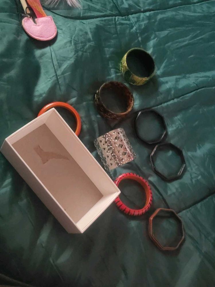 Set Of Bangles