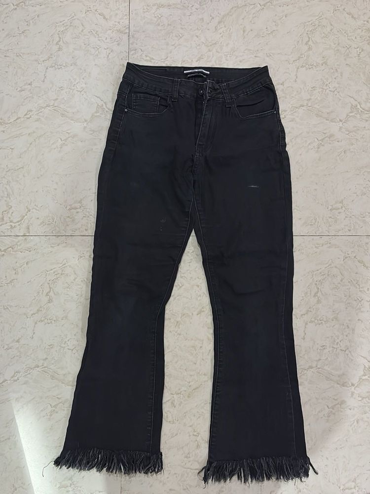 DEAL JEANS Black Frayed Hem Jean