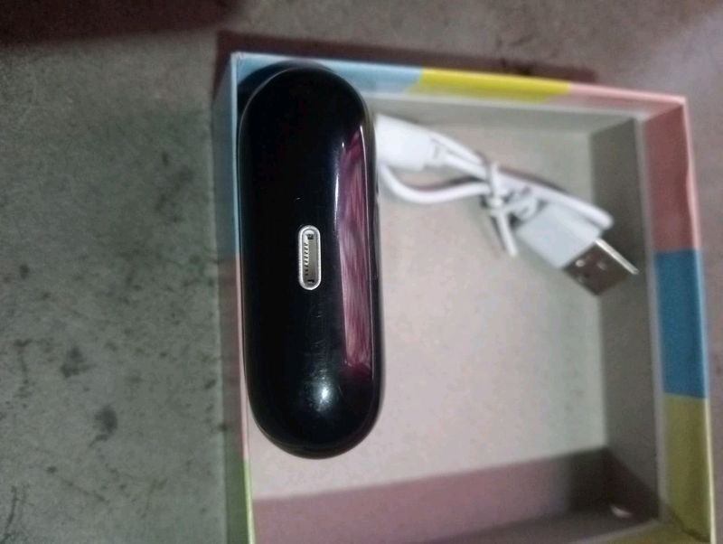 Pro earbuds in black colour😎