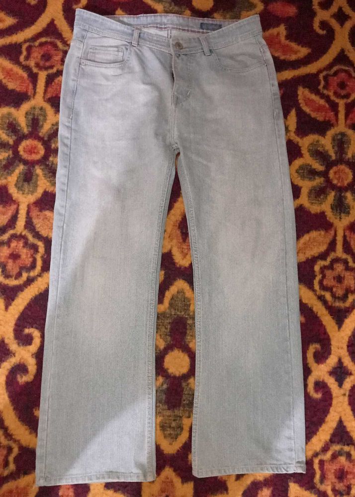 1000%authentic levis embroiderried Light Wash Deni