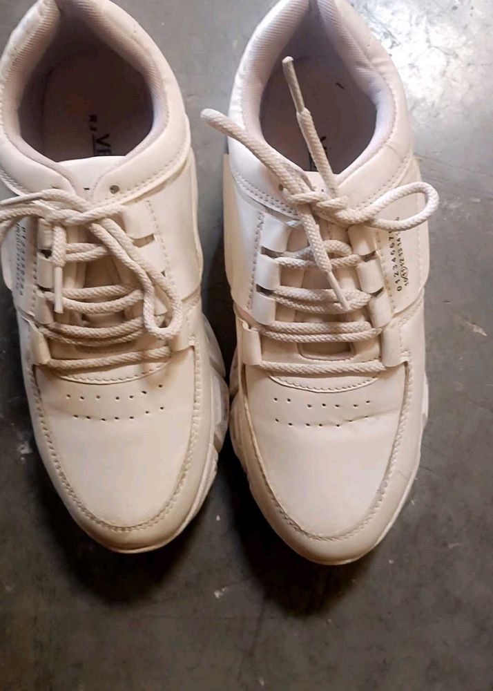 Casual White Sneakers Only One Time Used