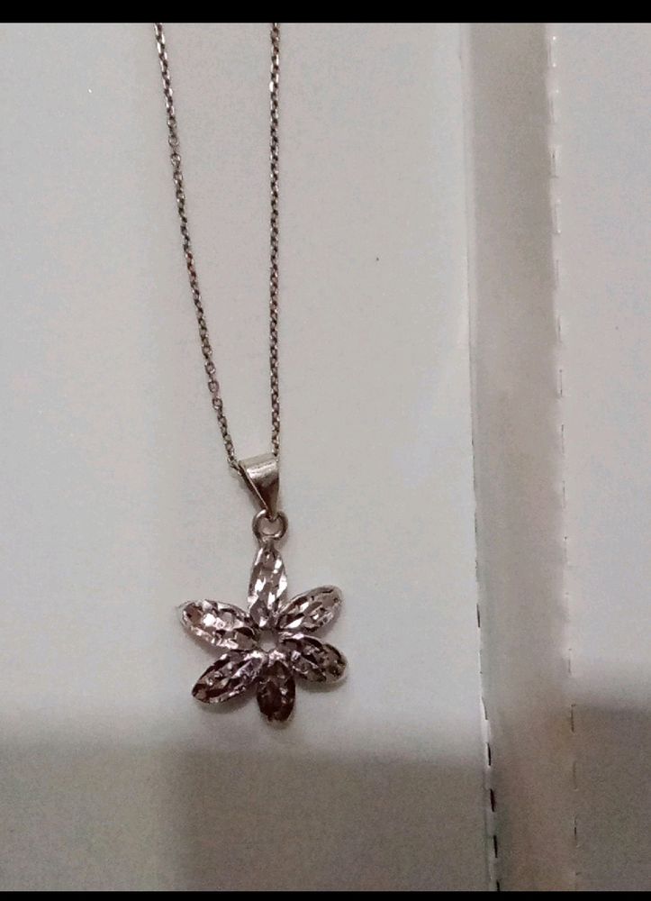 STERLING 925 SILVER CHAIN AND PENDANT. PURE SILVER.