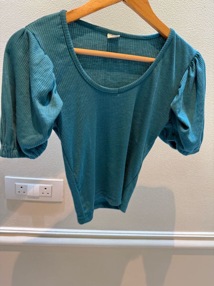Ribbed Puff Sleeve Top
