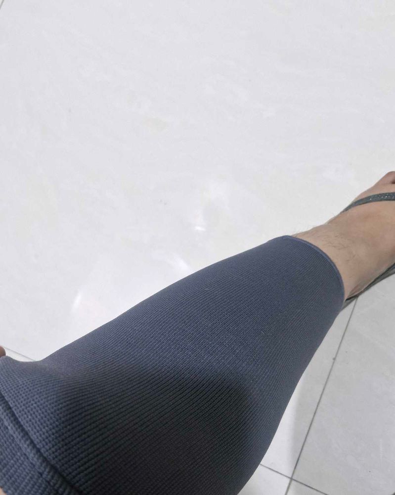 Grey Knee Protecor For Gym And Workout