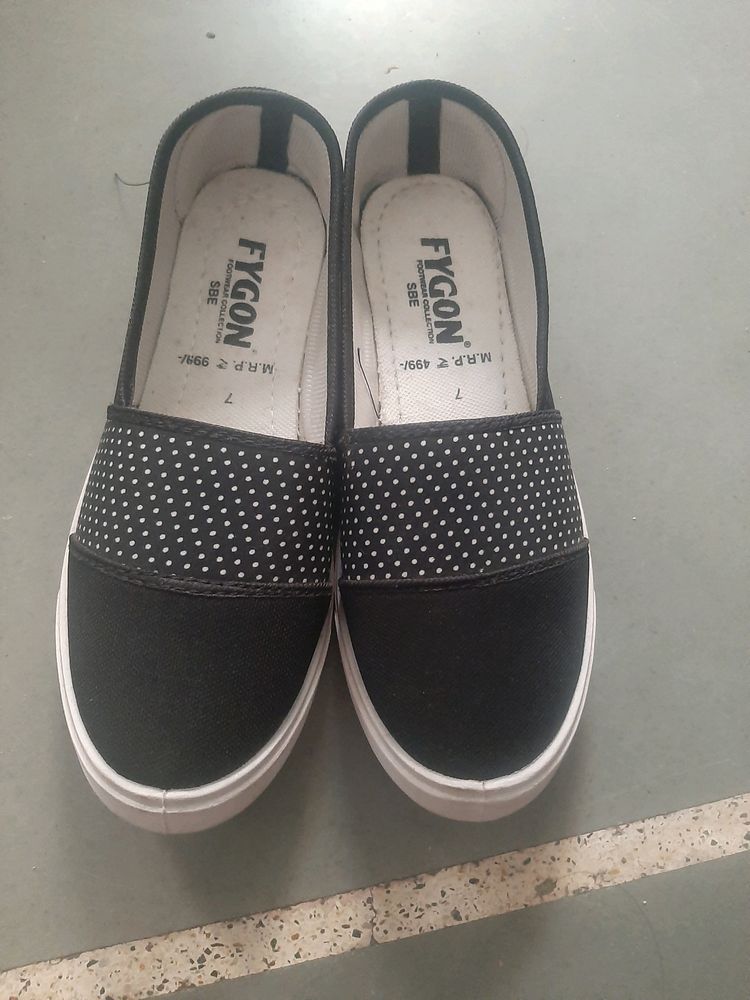 Women Without Less Shoes 7 Number