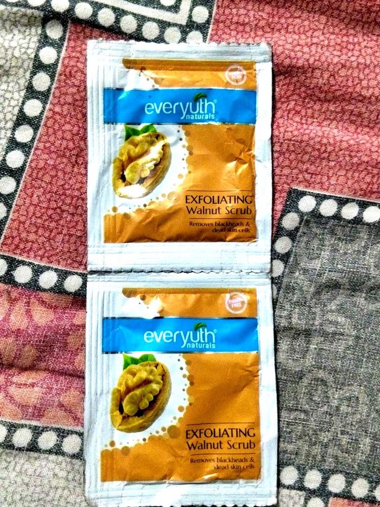 Everyuth Walnut Scrub Sachets (x2)