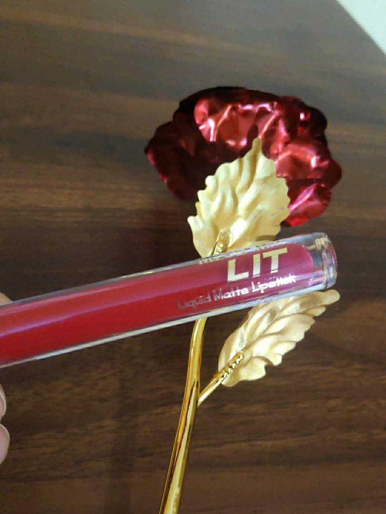 Myglamm LIT Liquid Matte Lipstick
