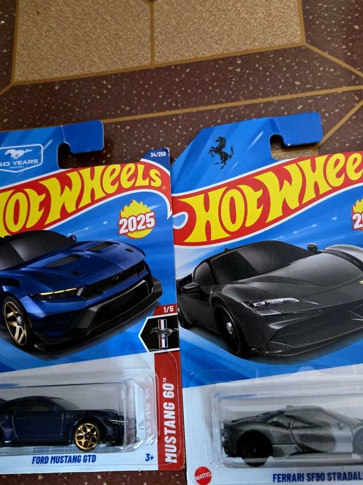 Set of 2 Hot Wheels: Ford Mustang GTD &amp; Ferrari SF