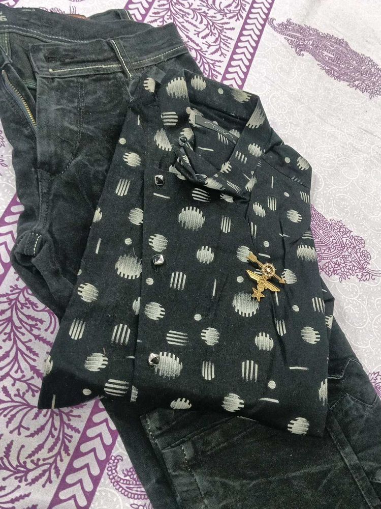 Men Shirt And Velvet Paint