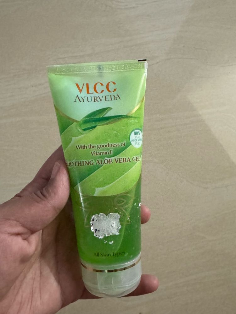 VLCC  Aloe Vera Gel + Makeup brush set (10