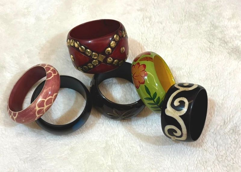 combo of any 2 vintage bangle Set