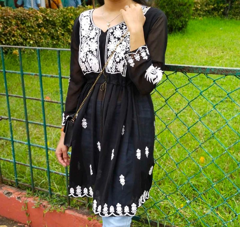 Embroidered Black Tunic 🖤