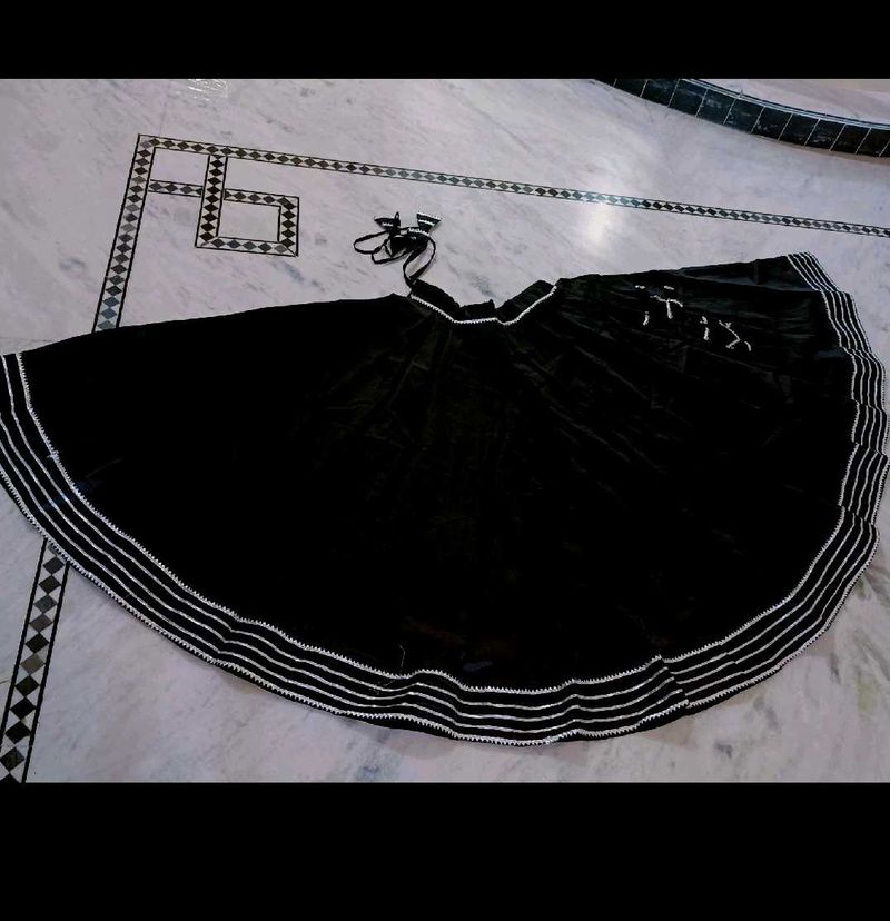 Newly Gherdar Lehnga