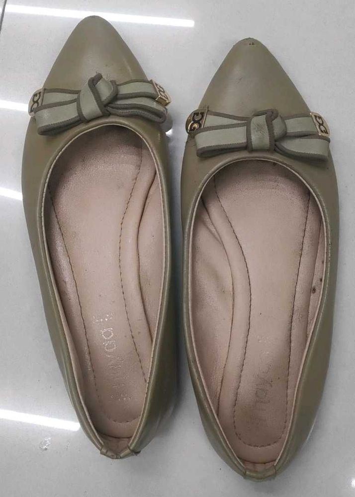 Elegant Olive Green Ballet Flats