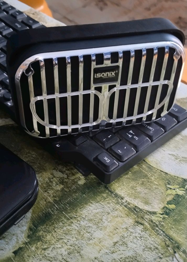 2 New Branded Stylish Speaker