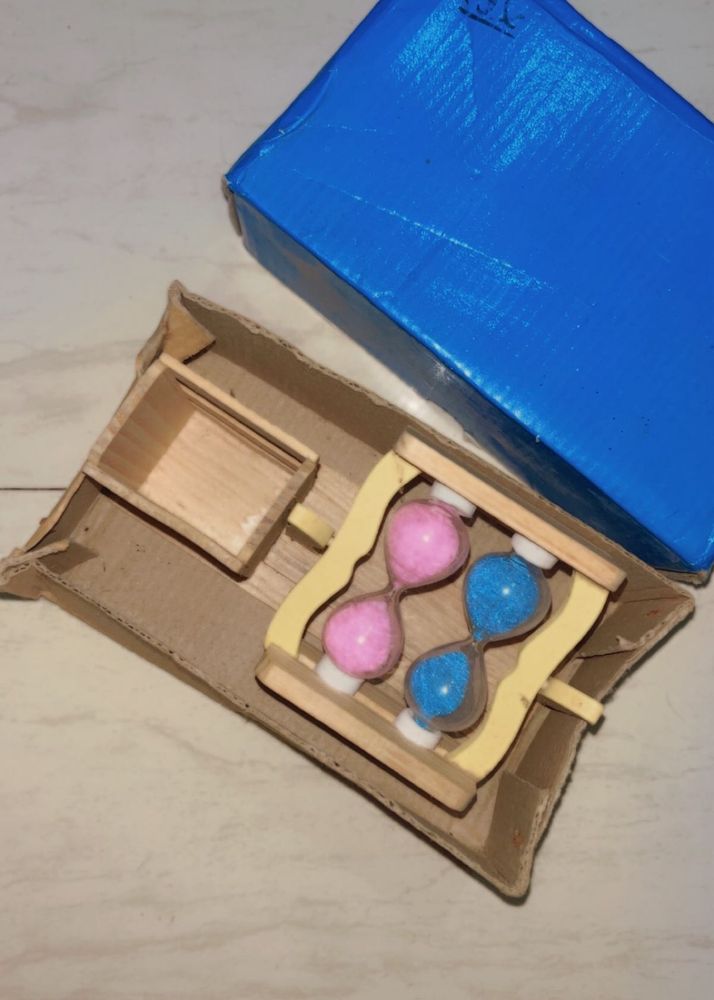 Wooden Hourglass Pen Stand – Sweet Love Design