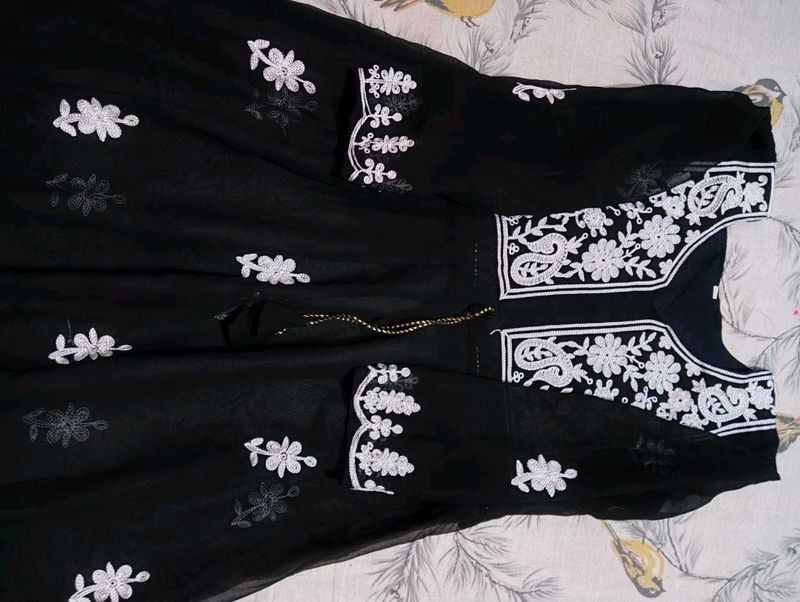 Elegant Black Embroidered Kurta