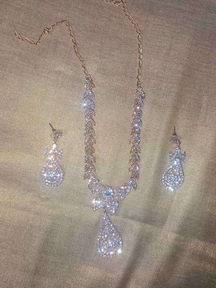 Gold With White Crystal Beautiful Jewellery Set