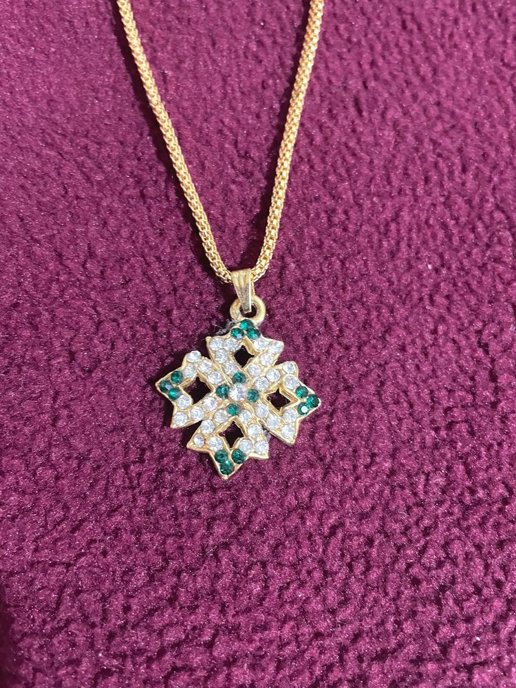 Elegant Clover Necklace