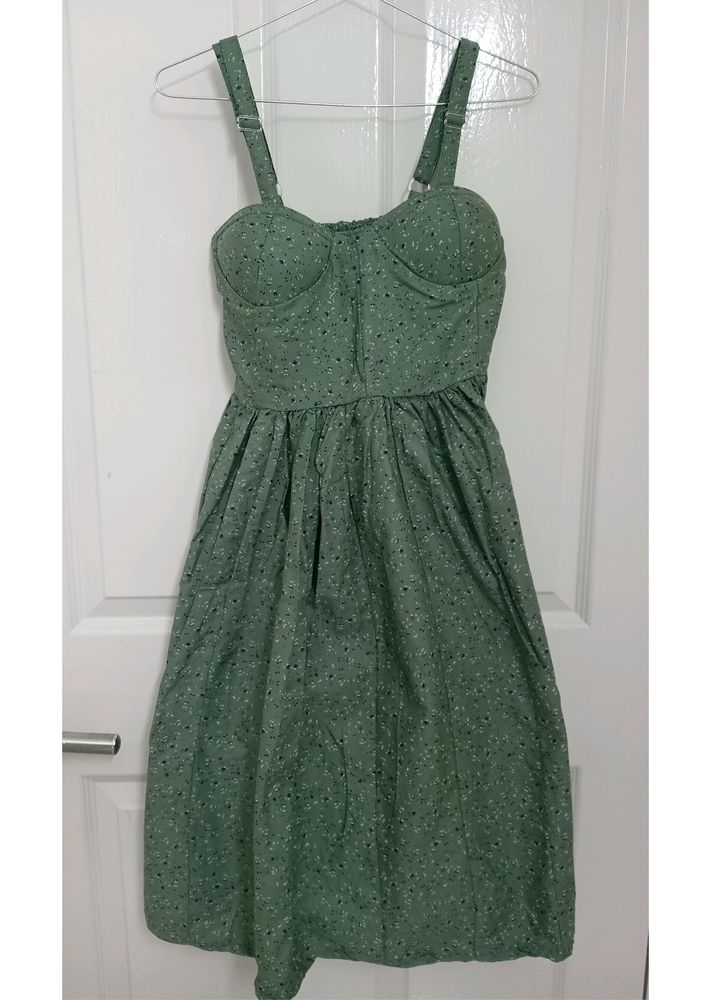 Green padded dress (Green Midi )