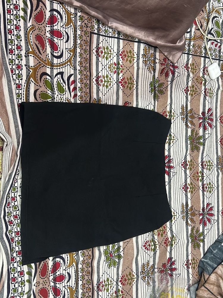 Chic Black Mini Skirt