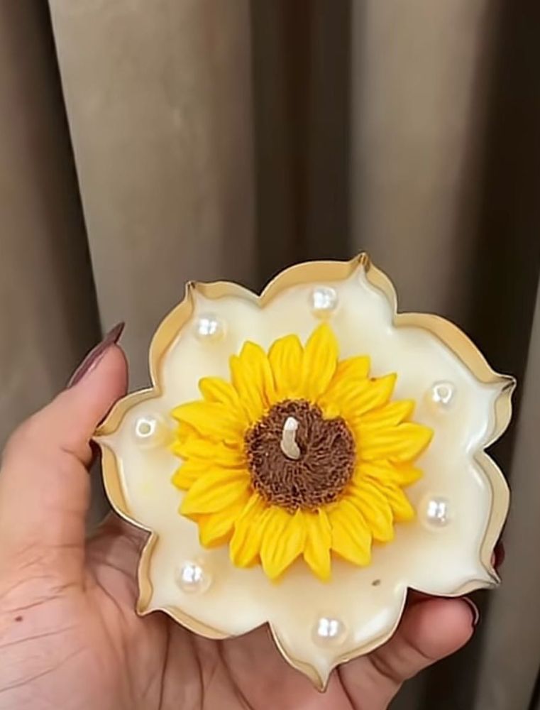 Urli Sunflower Scented Candle