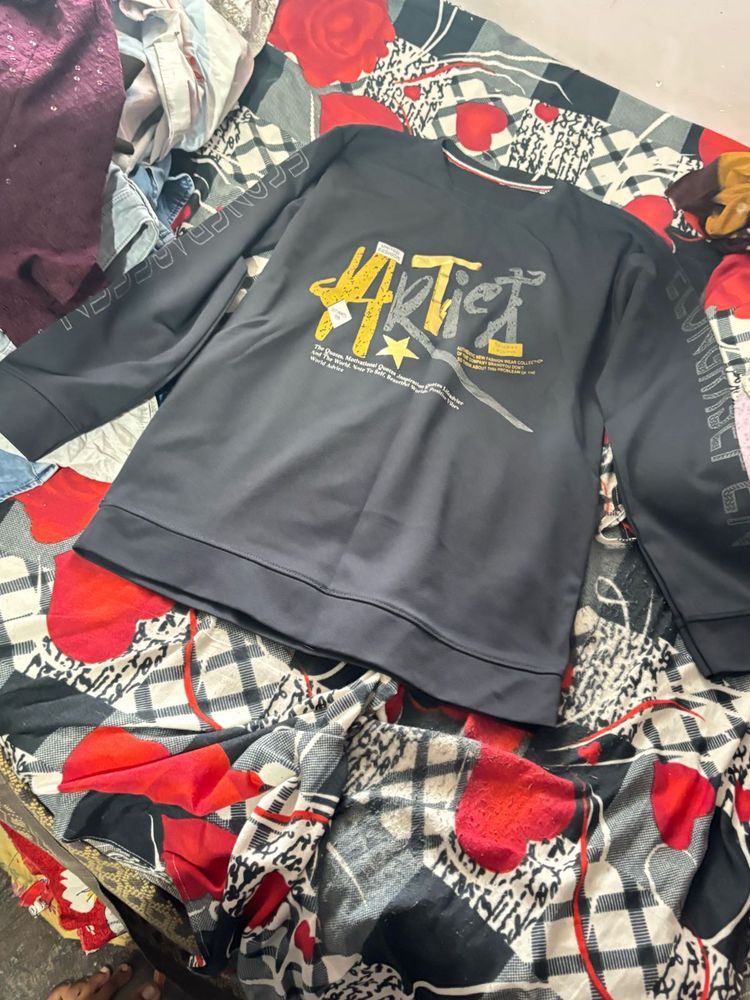 Graphic Print Sweatshirt