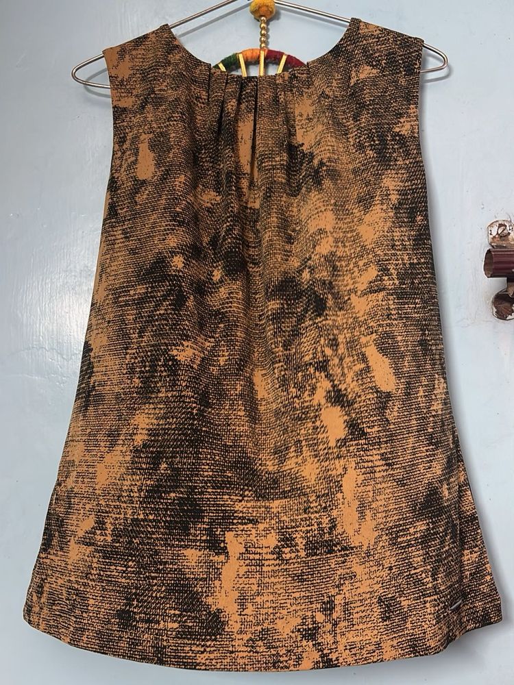 Good Condition,0 Time Used Yellow Black Top